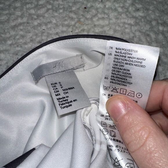 H&M Small Chevron Peplum Zipper Back Tank Top Black White Stripes Gently Worn - Picture 6 of 8